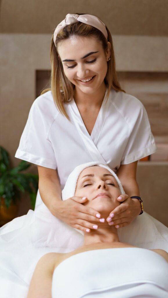 facial massage beauty treatment 2 e1654008498372 2